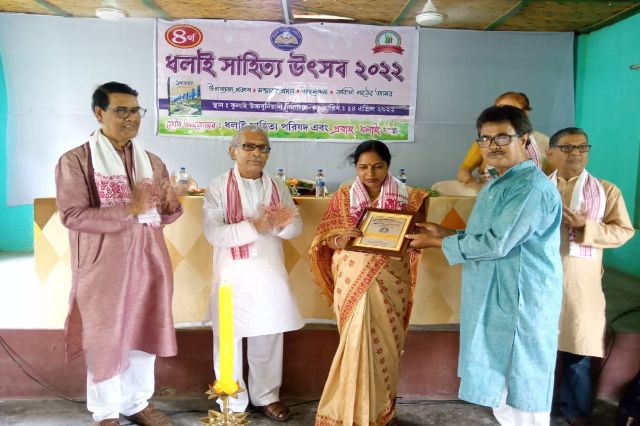 বাংলাদেশ ভ্রমণে গিয়ে বন্ধুদের সঙ্গে কিছু স্মরণীয় মুহূর্ত।